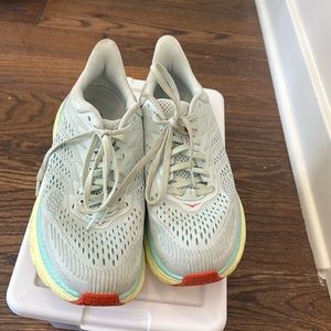Hoka women's Clifton size 7.5